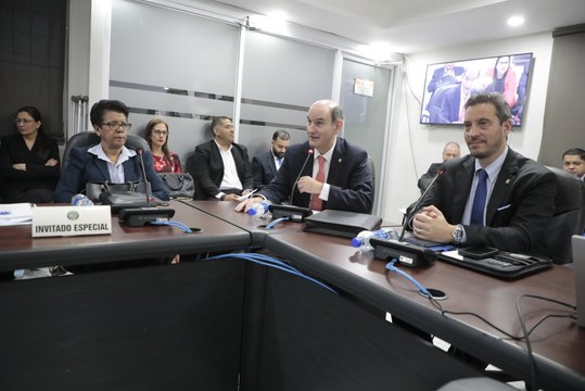 Ministro de Economía, Felipe Chapman, presenta modificación al presupuesto 2025