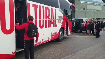 Llegada de la Cultural al Reino de León para el derbi.