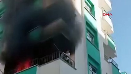 Şanlıurfa’da yangında mahsur kalan genç kız ve çocuk balkondan atlayarak kurtuldu