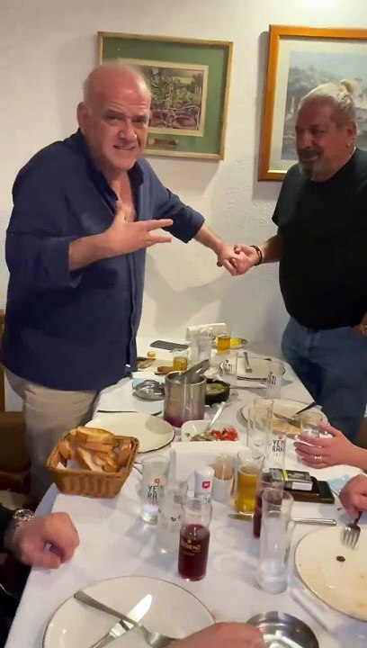 Yıllar Süren Küslük Bitti: Ahmet Çakar Erman Toroğlu'nun Elini Öptü!