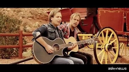 In anteprima il video "Say Something" dei Blonde Brothers