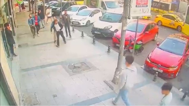 Beyoğlu'nda polise silah doğrultan şüphelinin görüntüleri ortaya çıktı
