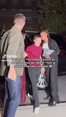 Tom Holland “protege” a Zendaya de la multitud durante evento en Nueva York