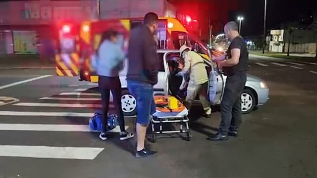 Colisão entre Celta e Etios deixa jovem ferida no Centro de Cascavel