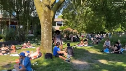 People enjoy the beach ⛱️