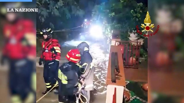 Pioggia violenta nel Pisano, 15 persone tratte in salvo