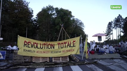 Tải video: Le site de TotalEnergies à Feluy bloqué par les activistes de Code Rouge