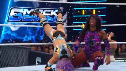 Naomi w/ Bailey vs Candice LeRae