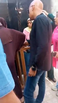 #الجمهور ست خدت دسك المدرسة معاها البيت