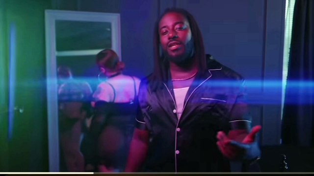 Kissing girls Hot scene - New kissing song - lesbian kissing scene - binge flame