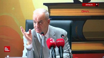 Antalya'da söyleşiye katılan İlker Başbuğ'a vatandaştan FETÖ tepkisi