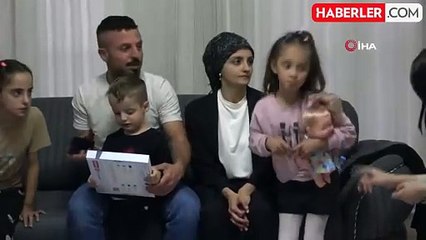 Cumhurbaşkanı Erdoğan, yeni yuvasına kavuşan aileyi evinde ziyaret etti