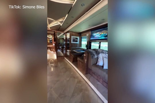 Simone Biles presenta su nuevo hogar, pero Jonathan Owens no está a la vista