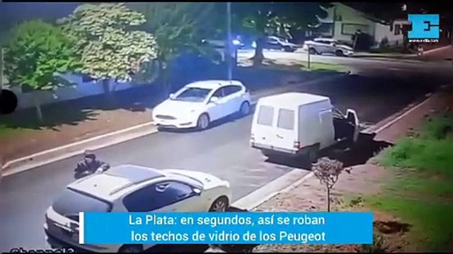 La Plata: en segundos, así se roban los techos de vidrio de los autos