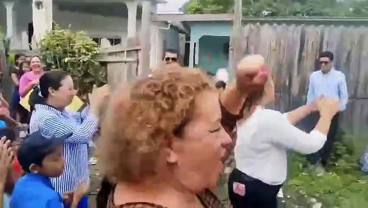 Don Elías es recibido con porras tras salvar vida de migrantes