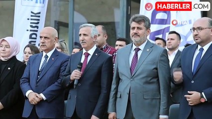 Evine kavuşan depremzede: "Yaşadıklarımızdan sonra bizim için çok iyi oldu, Allah devletimize zeval vermesin"