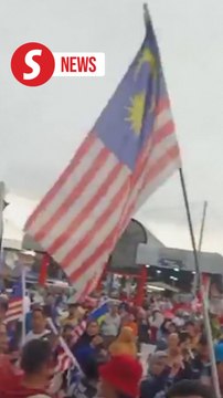 China flag waving incident: Cops investigating gathering of 400 people in Teluk Intan