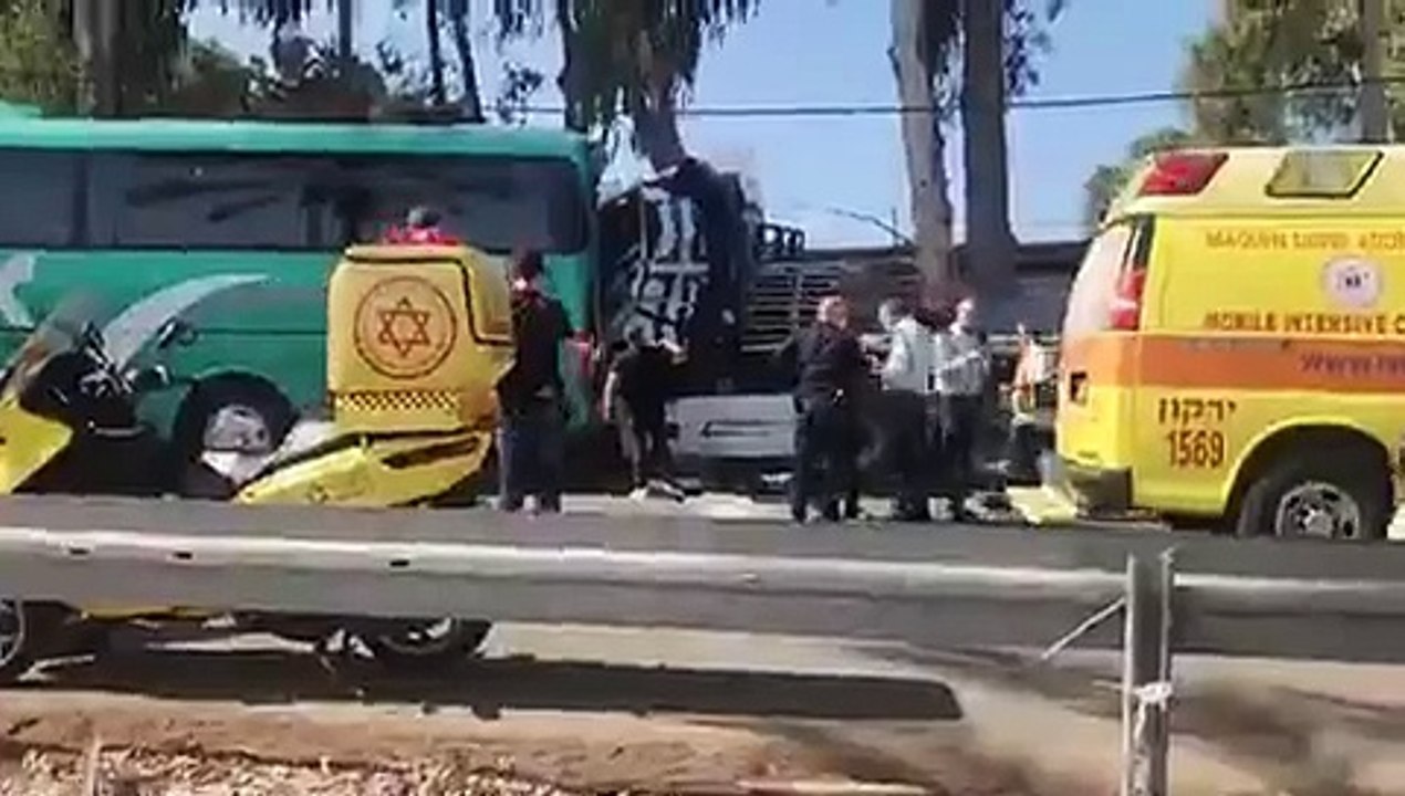 israilde-kamyon-kalabaligin-arasina-daldi-cok-sayida-yarali-var-