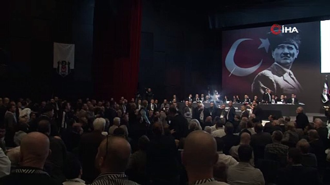 Beşiktaş kongresinde kavga çıktı, sandalyeler havada uçuştu