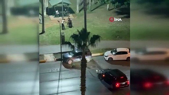 Aracının direksiyonuna geçip, kalabalığı ezmeye kalkıştı