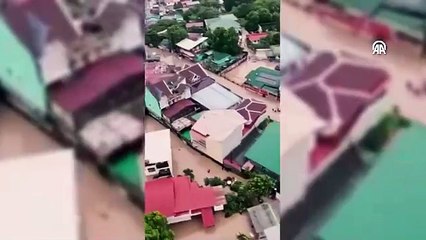 O ülkede sel ve toprak kayması: 126 ölü
