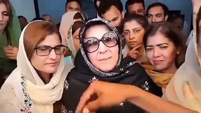 انسدادِ دہشت گردی کی عدالت نے علیمہ خان اور عظمیٰ خان کی رہائی کا حکم دے دیا۔یاد رہے کہ گزشتہ روز بانیٔ پی ٹی آئی کی اہلیہ بشریٰ بی بی کو بھی اڈیالہ جیل سے رہا کر دیا گیا تھا۔ بانیٔ پی ٹی آئی کی بہن علیمہ خان اور عظمیٰ خان کے خلاف ڈی چوک احتجاج کیس کی سم