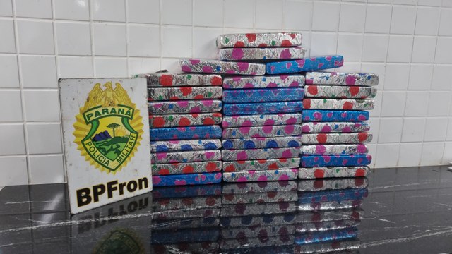 BPFron apreende 20 quilos de maconha após abordagem ônibus