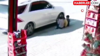 Bursa'da Cip, Kaldırımda Oturan Çocuğun Ayağını Ezdi