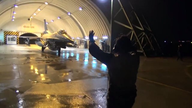 Mehmetçik hainlerin inine girdi: Nefes kesen operasyon kamerada