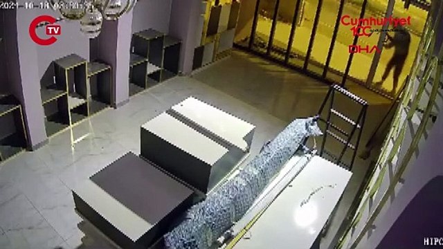 3’üncü denemede 'başardı': Butiği benzin döküp kundakladı!