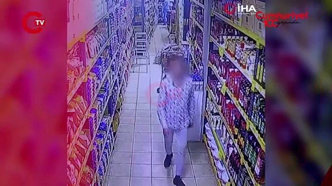 Adana'da bir markete müşteri gibi giren hırsız, 1'er litrelik 2 şişe ayçiçek yağını pantolonunun içerisine sokup çaldı. Market sahibi ise şikayetçi olmadı.