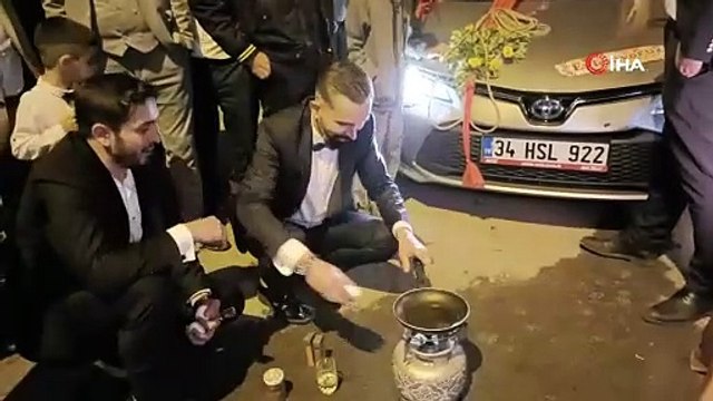 Damada düğün sonrası sürpriz yumurta pişirtip halatla araba çektirdiler...