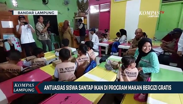 Antuasias Siswa Santap Ikan di Program Makan Bergizi Gratis
