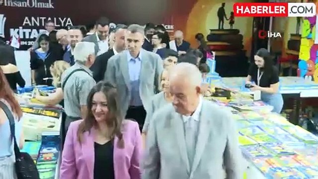 Antalya Kitap Fuarı'nda İlker Başbuğ'un Söyleşisi Büyük İlgi Gördü