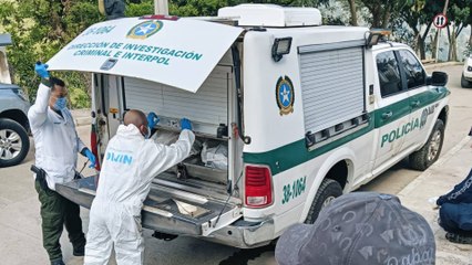 Hallan cuatro cadáveres envueltos en lonas en plena vía de Giraldo, Antioquia