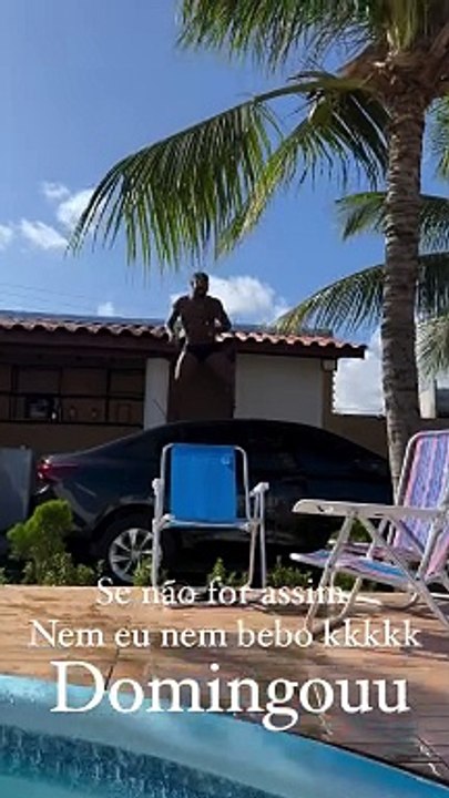 'Comendo água', Davi sobe em carro, ostenta quebradeira e diverte internautas: "se não for assim eu nem bebo"