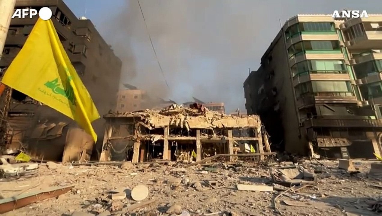 Libano, macerie a Beirut e Sidone dopo gli attacchi della notte scorsa