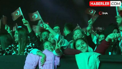 Cumhuriyet Coşkusu Berkay Konseriyle Kutlandı