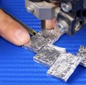 Faire fondre le papier d'aluminium pour en faire un bijou époustouflant