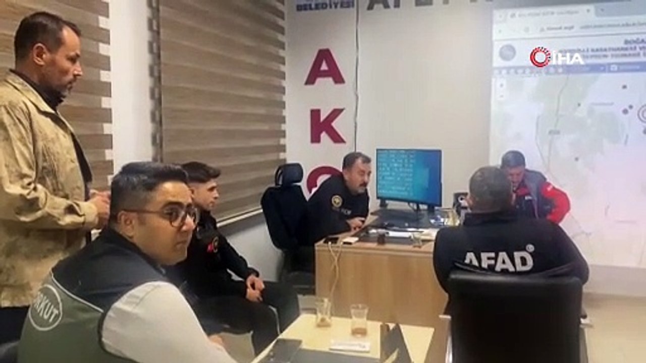 Adana’daki depremde bazı evler hasar gördü