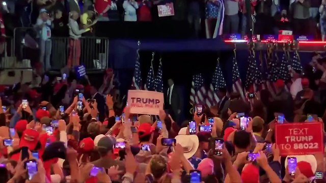 Introduit par Melania, sa femme rare en public, Donald Trump ne fait aucun cadeau à Kamala Harris lors de son meeting géant à New York : Vous avez détruit le pays ! Kamala, tu es virée, va-t'en !