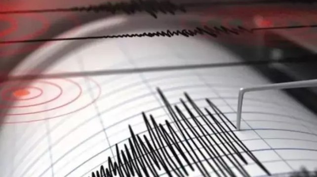 Kozan ilçesinde 5 büyüklüğündeki deprem anı kameralara böyle yansıdı