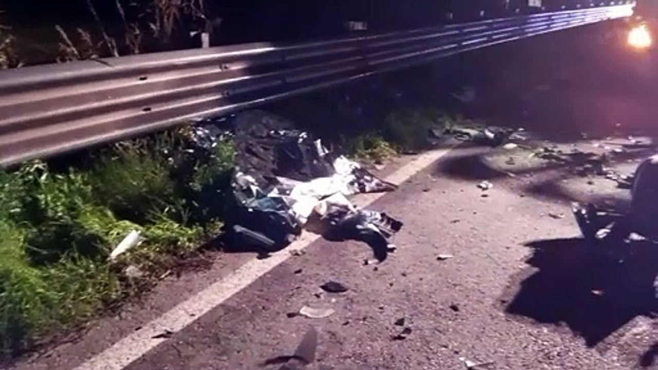 Siziano, incidente nelle notte tra moto e tir:...