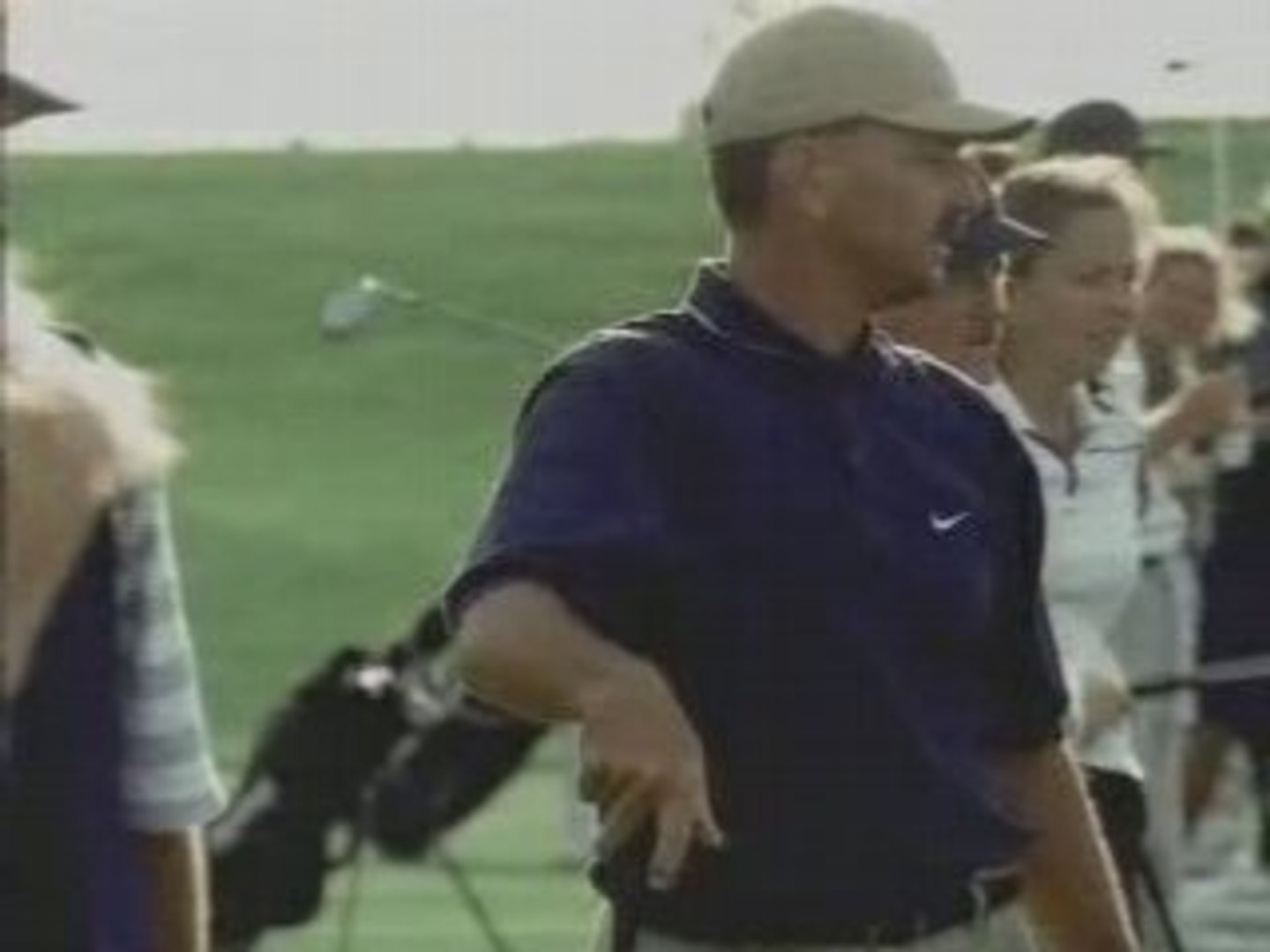 Nike golf commercial tiger woods driving range Vidéo Dailymotion