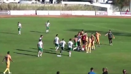 Kıbrıs Ligi'nde hakeme uçan tekme!