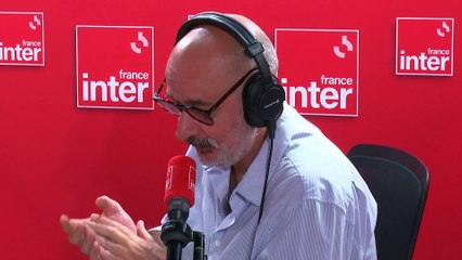 Скачать видео: Comme un air de vacances dans les couloirs de France Inter - Le billet de Daniel Morin