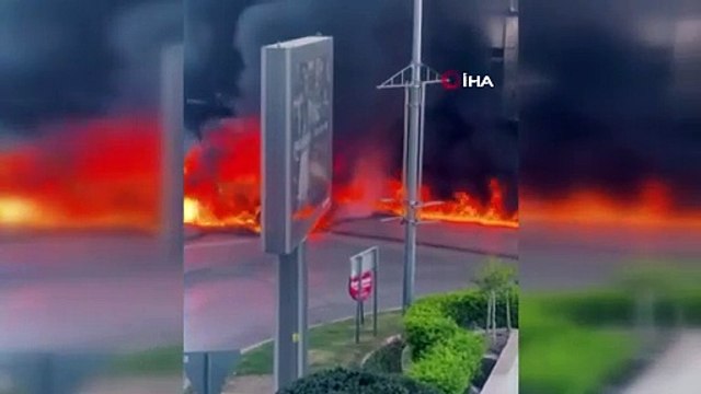 cam yüklü kamyonet alev alev yandı, gökyüzünü siyah dumanlar kapladı