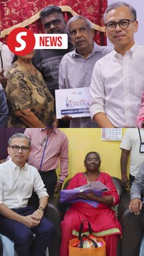 Two media veterans receive aid from Tabung Kasih @ Hawana for Deepavali