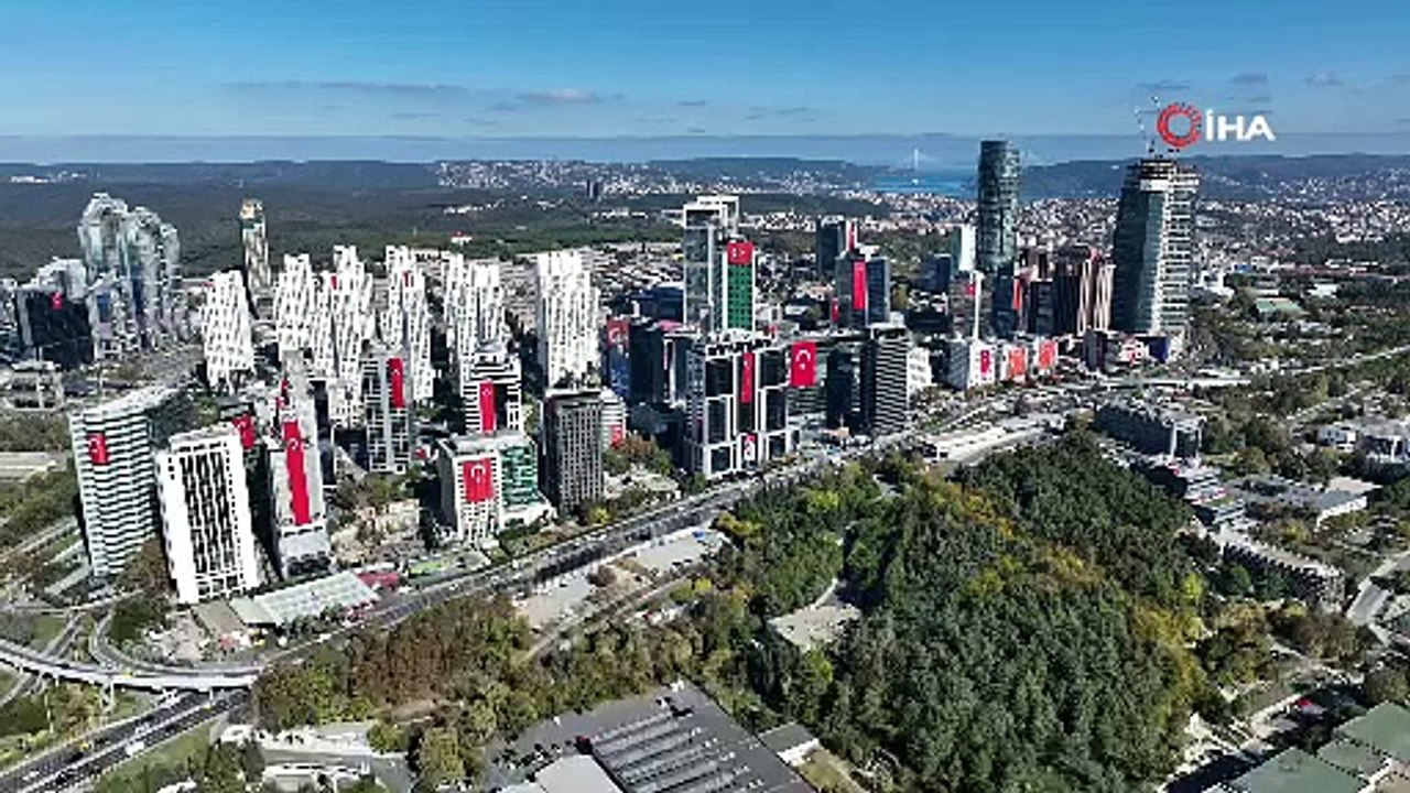İstanbul'da yer gök kırmızı beyaz