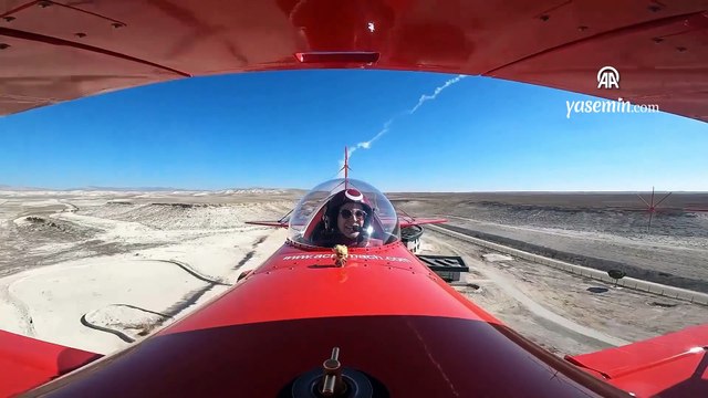 Türkiye'nin tek kadın akrobasi pilotu Cumhuriyet için göklerde!